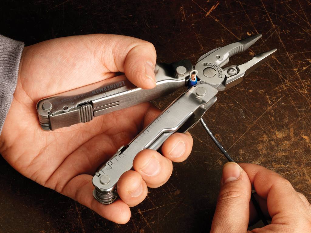 Leatherman Super Tool 300 - stainless steel (wire cutters)