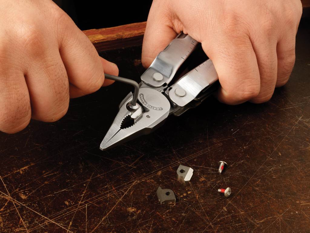 Leatherman Super Tool 300 - stainless steel (in use)