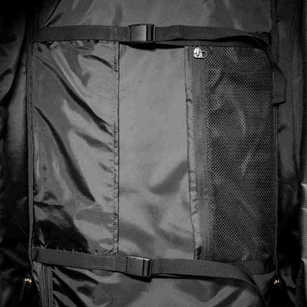 Travel Roller 60 - Travel Roller 60 - Black - Inside Base